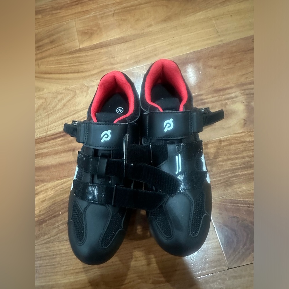 Never been worn peloton shoes size 8